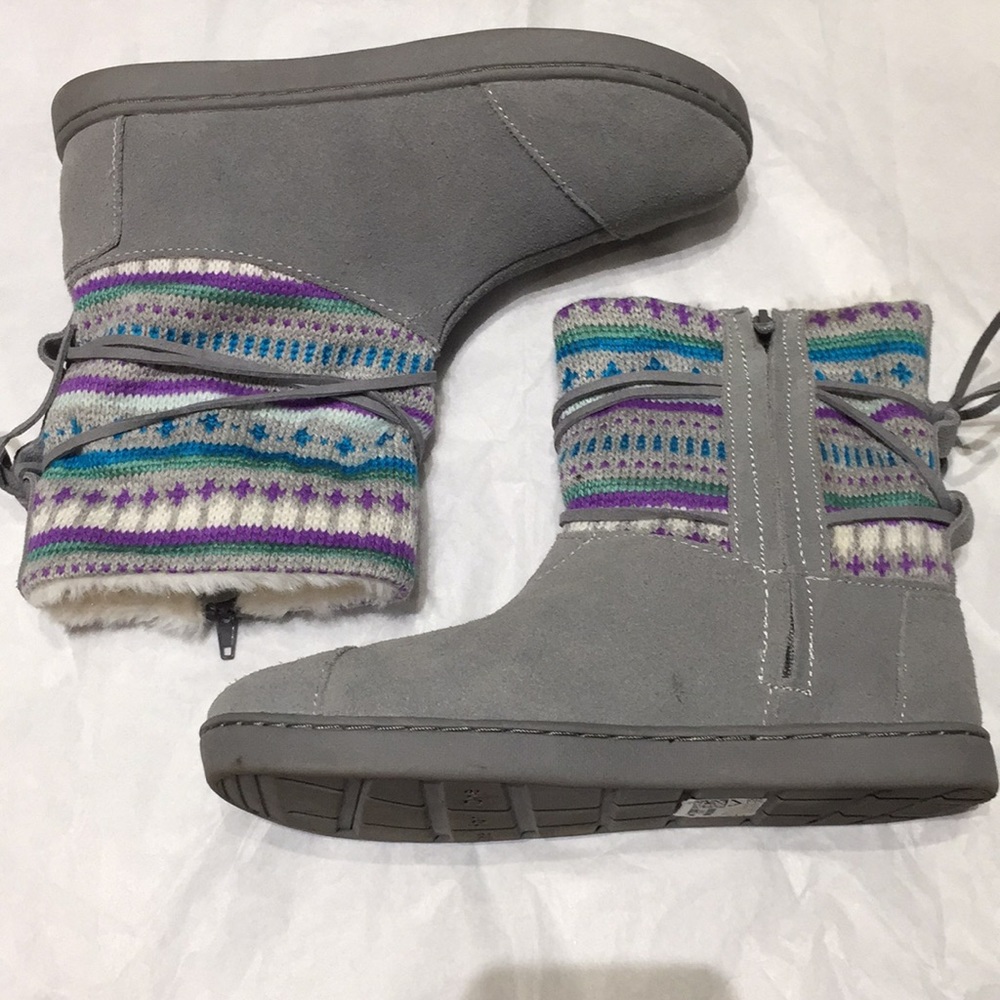 TOMS BOOTS